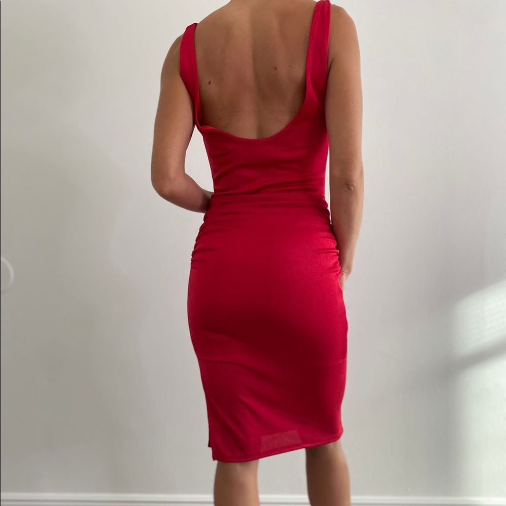 Beautiful and elegant dress - Picture 3 of 5